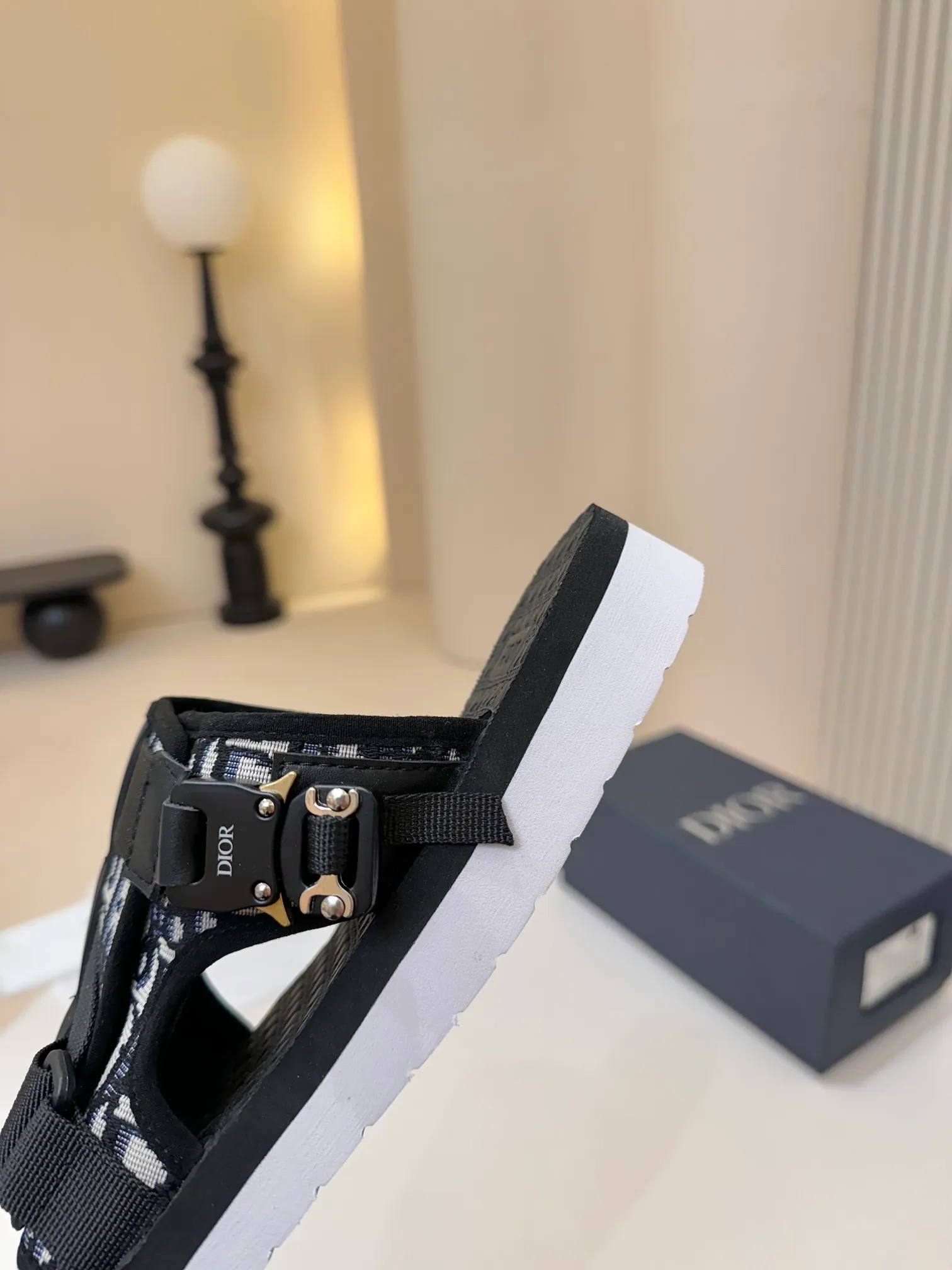 [Dior] P: 340💰 -Size: 38-46 Dior Dior D’s classic men’s slippers, high-end boutique, original material, pure cotton printed canvas upper, fine workmanship, super soft sole, casual, loose and comfortable, a must-have in summer!